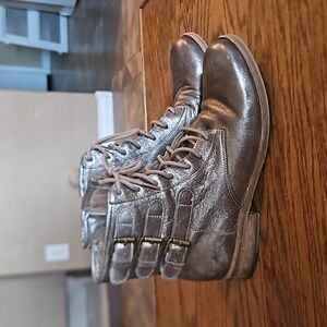 Matisse Johnny Metallic Pewter Leather Buckle Combat Moto Boots - womens size 10